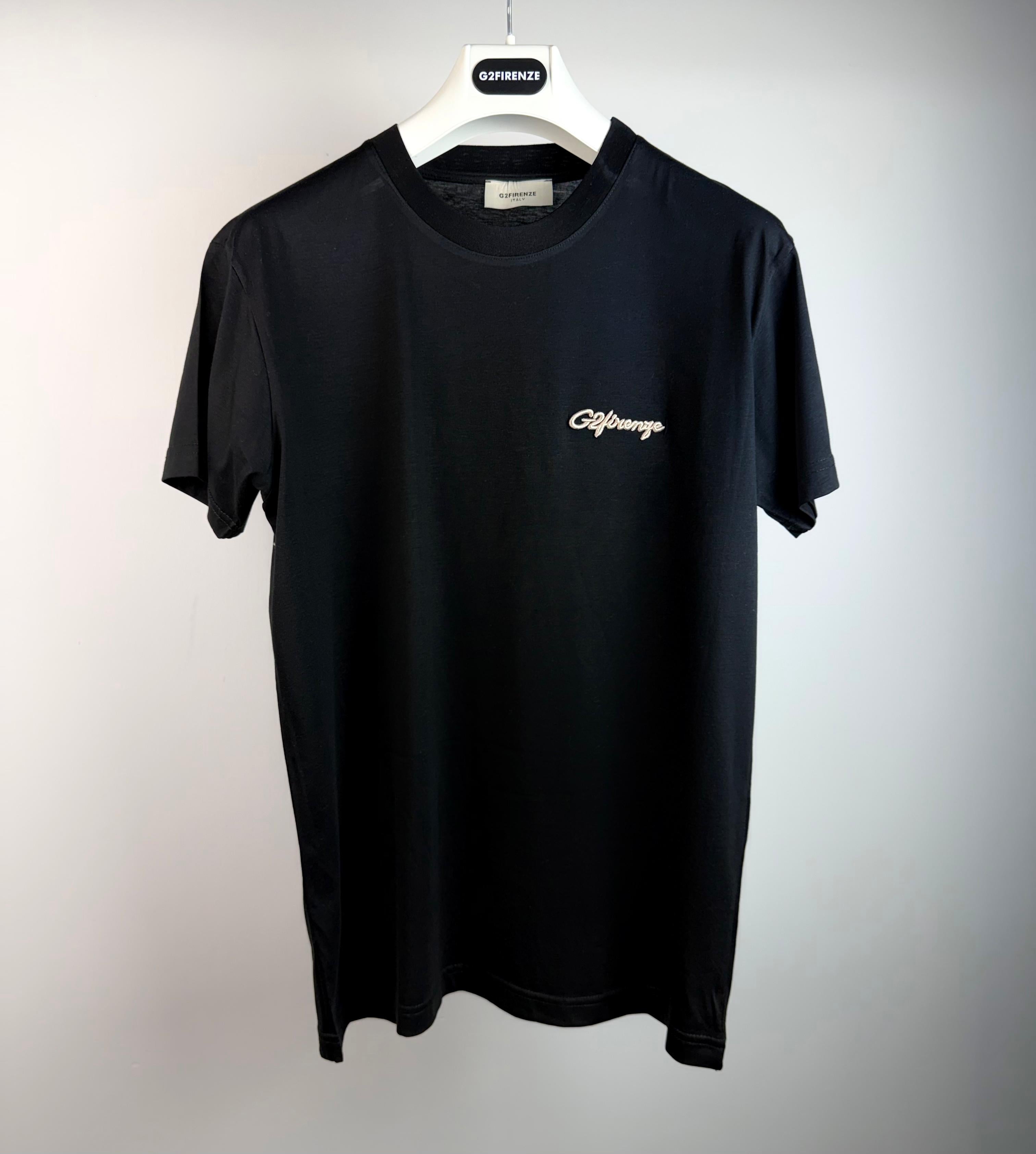 T-SHIRT - RICAMO CORSIVO